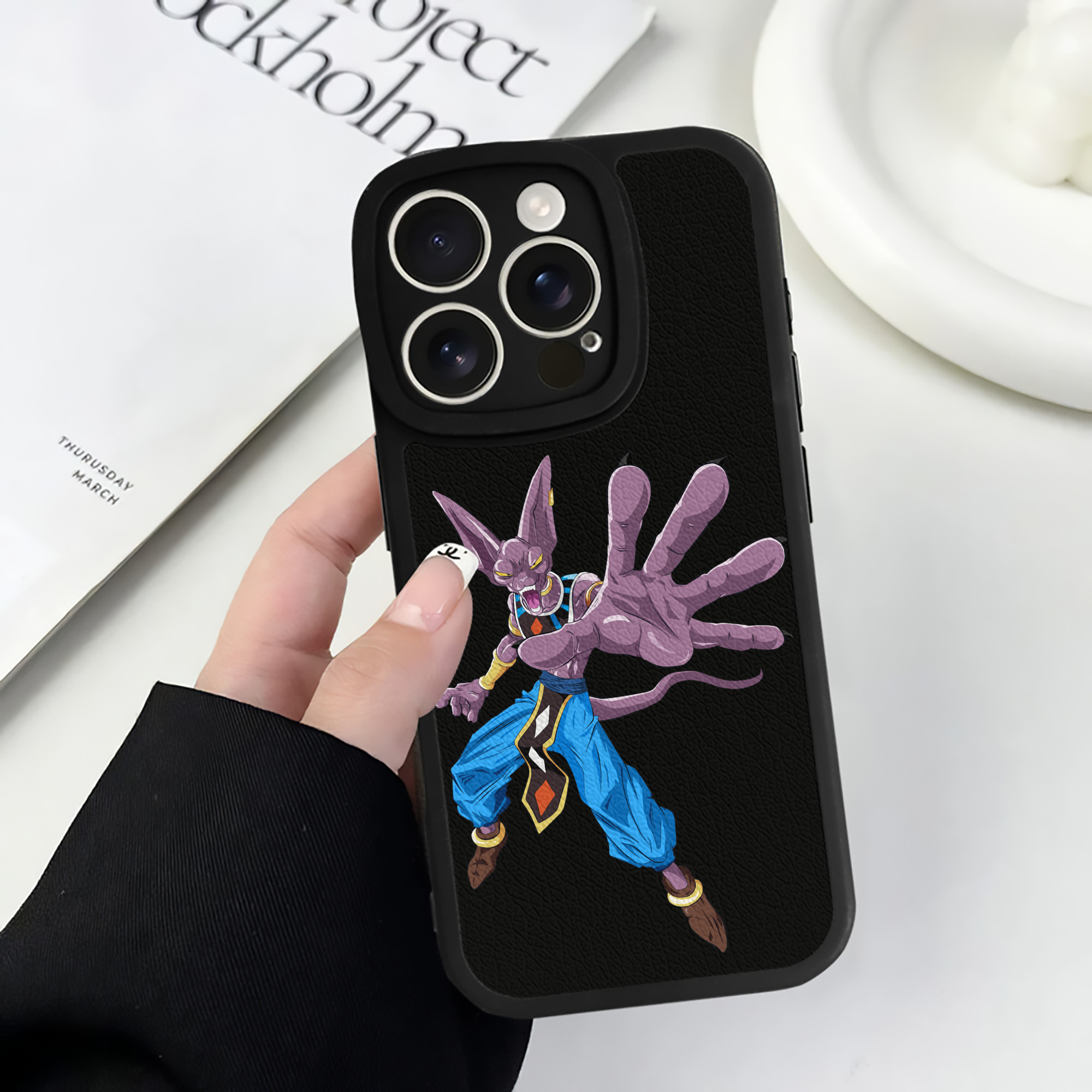 （画像用） ドラゴンボール ビルス 破壊神ビルス DRAGON BALL Beerus Birusu 【iPhone 16シリーズ対応】シリコンスマホケース（レザー調） 材質：シリコン